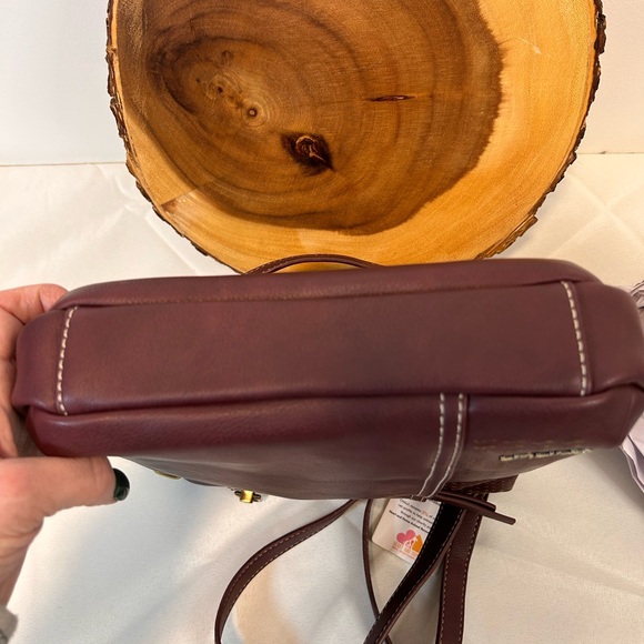 New CHALA Laser Cut Crossbody Bag Adjustable Strap Plum Purple faux‎ leather - Picture 10 of 13